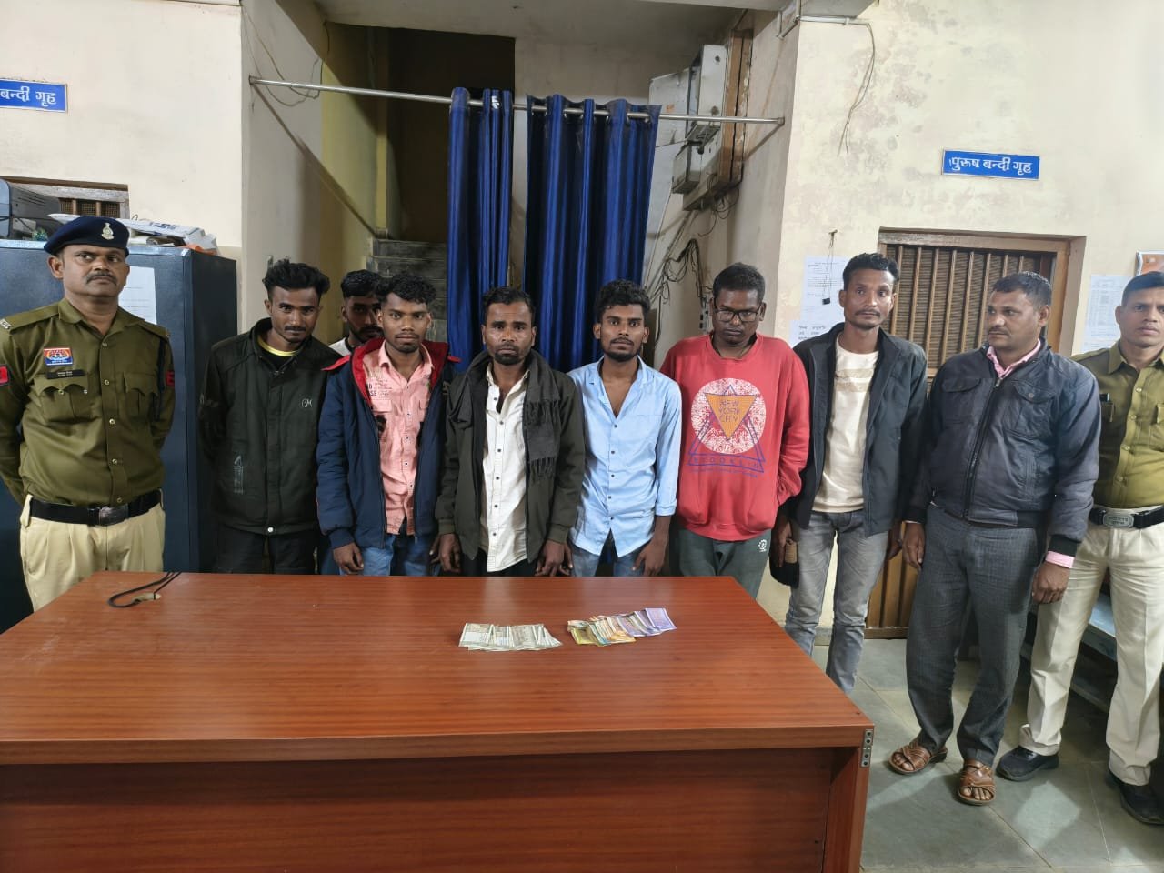 जांजगीर-चांपा पुलिस ब्रेकिंग: अकलतरा में जुआरियों पर बड़ी कार्रवाई, 8 आरोपी गिरफ्तार चौथा स्तंभ || Console Corptech