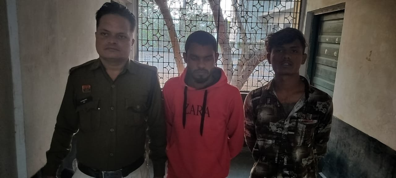 धारदार चाकू लहराकर दहशत फैलाने वाले दो युवक गिरफ्तार, कोनी पुलिस की सख्त कार्रवाई चौथा स्तंभ || Console Corptech