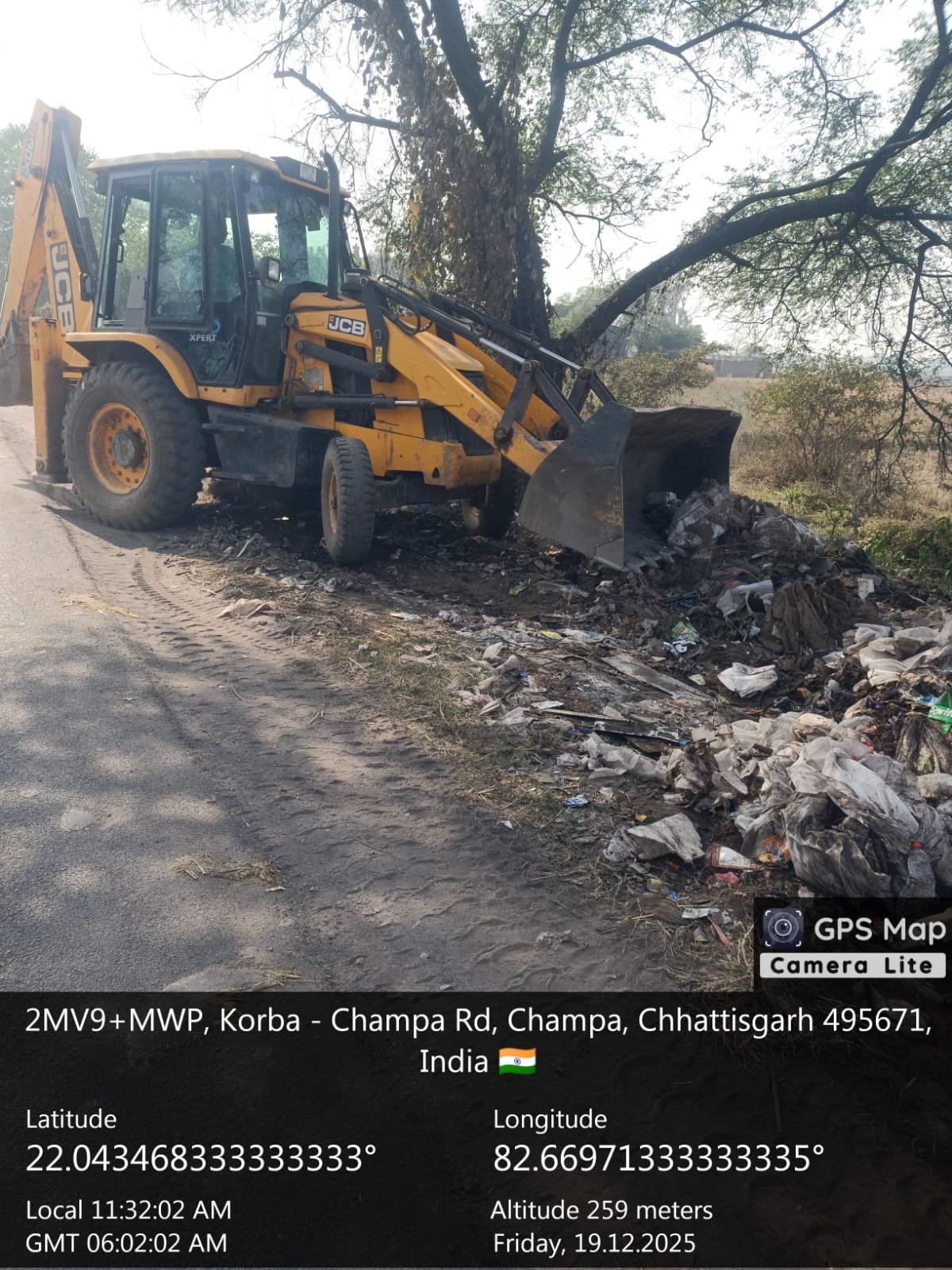 चौथा स्तंभ न्यूज की खबर का एकबार फिर हुआ बड़ा असर, कोरबा रोड की नाली में डंप कचरे को जेसीबी से उठाकर तय स्थान में कराया गया डंप चौथा स्तंभ || Console Corptech