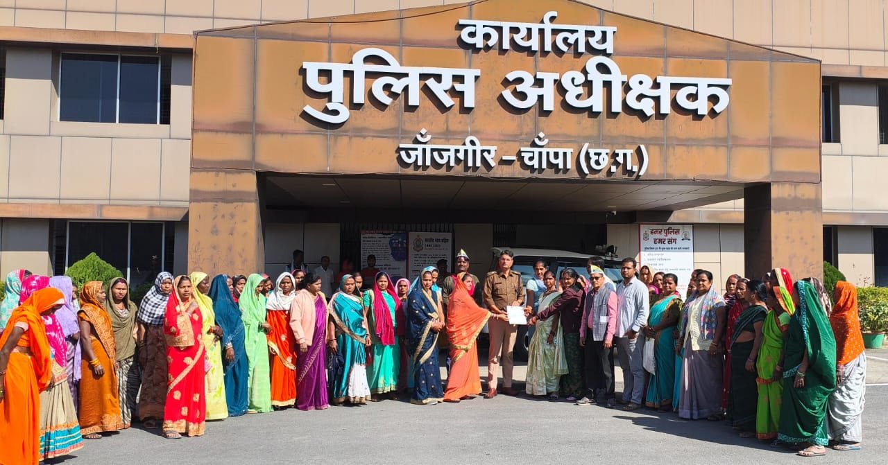 चंडीपारा की महिलाओं ने अवैध कच्ची शराब के खिलाफ खोला मोर्चा, कलेक्टर–एसपी से की सख्त कार्रवाई की मांग 1 चंडीपारा की महिलाओं ने अवैध कच्ची शराब के खिलाफ खोला मोर्चा, कलेक्टर–एसपी से की सख्त कार्रवाई की मांग चौथा स्तंभ || Console Corptech