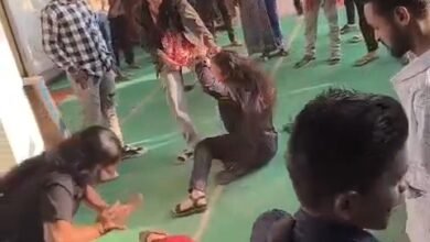 मुकुंद टॉकीज के बाहर 4 युवतियों में हुई जमकर मारपीट, लोग बीच बचाव के बजाय बनाते रहे वीडियो चौथा स्तंभ || Console Corptech