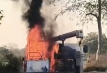 चलते हार्वेटर में अचानक लगी भीषण आग, हार्वेटर आग से जलकर हुआ खाक चौथा स्तंभ || Console Corptech