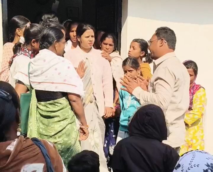 चांपा में कथित धर्मांतरण को लेकर तनाव की स्थिति, बजरंग दल ने धर्मांतरण का आरोप लगाते हुए किया विरोध प्रदर्शन चौथा स्तंभ || Console Corptech