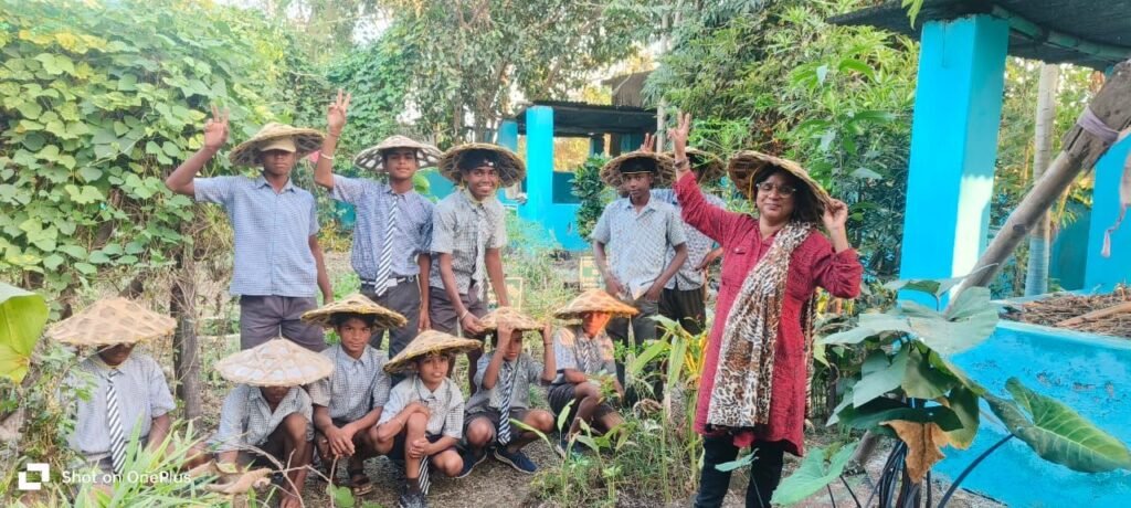 भारत में प्राकृतिक खेती का मॉडल बना किसान स्कूल, शासकीय पूमावि अमरताल के शिक्षकों और छात्र-छात्राओं ने किया शैक्षणिक भ्रमण चौथा स्तंभ || Console Corptech