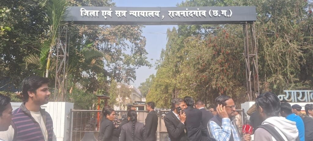 एक ही दिन में तीन न्यायालयों को बम से उड़ाने की धमकी, छत्तीसगढ़–मध्यप्रदेश में मचा हड़कंप 3 एक ही दिन में तीन न्यायालयों को बम से उड़ाने की धमकी, छत्तीसगढ़–मध्यप्रदेश में मचा हड़कंप चौथा स्तंभ || Console Corptech