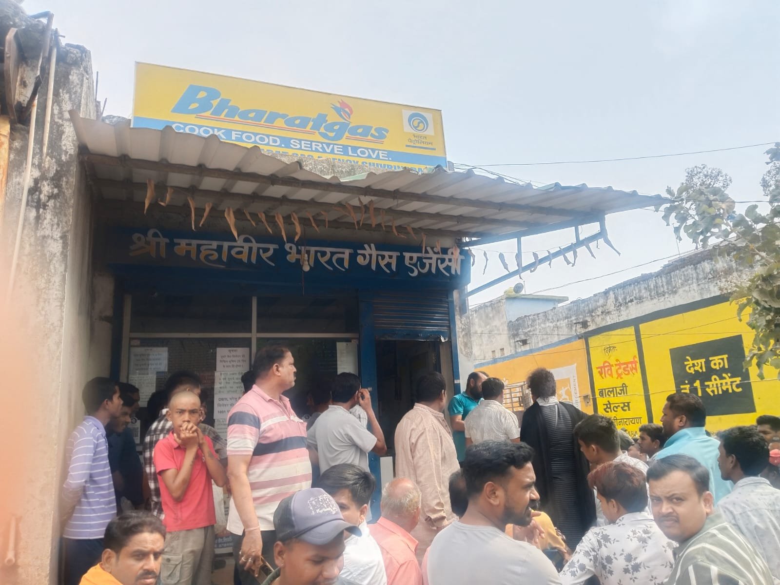 शिवरीनारायण के श्री महावीर भारत गैस संचालक से गैस उपभोक्ता परेशान चौथा स्तंभ || Console Corptech