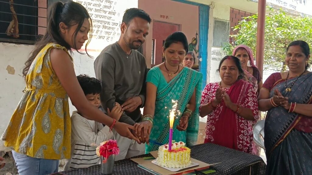 बच्चों के साथ मनाया गया जन्मदिन, विद्यालय में दिखा उत्साहपूर्ण माहौल 2 बच्चों के साथ मनाया गया जन्मदिन, विद्यालय में दिखा उत्साहपूर्ण माहौल चौथा स्तंभ || Console Corptech