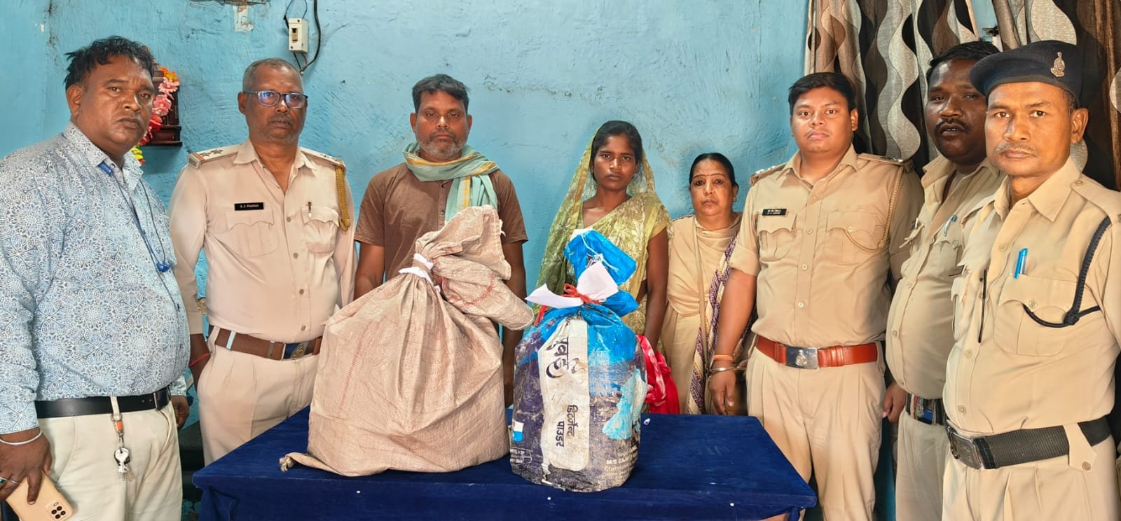 आबकारी विभाग की बड़ी कार्रवाई: मालखरौदा में 29 लीटर महुआ शराब जब्त, दो आरोपी गिरफ्तार चौथा स्तंभ || Console Corptech