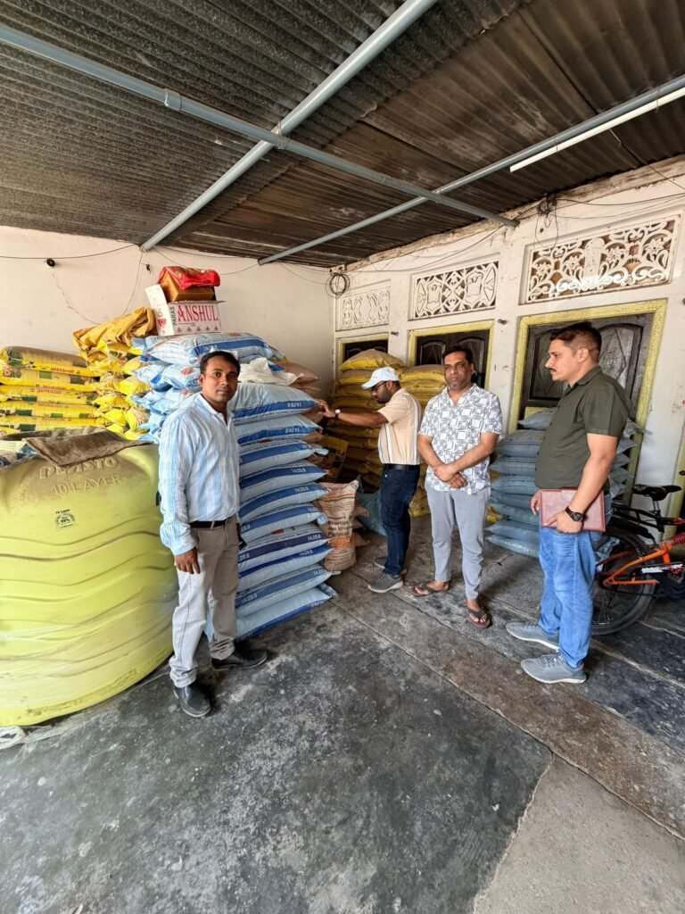 अवैध उर्वरक भंडारण पर कृषि विभाग की बड़ी कार्रवाई, 52 खाद विक्रेताओं को नोटिस 3 अवैध उर्वरक भंडारण पर कृषि विभाग की बड़ी कार्रवाई, 52 खाद विक्रेताओं को नोटिस चौथा स्तंभ || Console Corptech