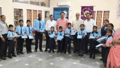 लायंस इंग्लिश हायर सेकेंडरी स्कूल चांपा में आरटीई विद्यार्थियों को गणवेश वितरित चौथा स्तंभ || Kshititech