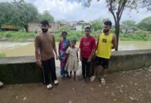 पकरिया झूलन में बड़ा हादसा टला: तेज बहाव में बह गई मां-बेटी, युवकों ने जान पर खेलकर बचाई जिंदगी चौथा स्तंभ || Kshititech