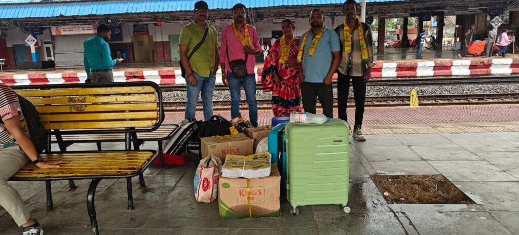पितृ पक्ष में चारधाम यात्रा पर रवाना हुए क्षेत्र के श्रद्धालु 2 पितृ पक्ष में चारधाम यात्रा पर रवाना हुए क्षेत्र के श्रद्धालु चौथा स्तंभ || Kshititech
