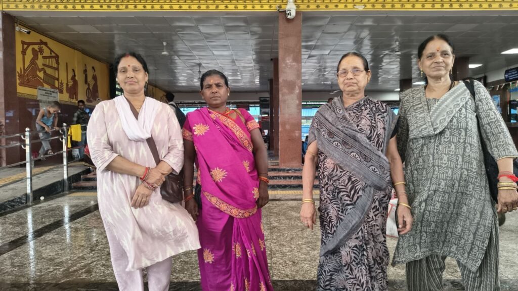 पितृ पक्ष में चारधाम यात्रा पर रवाना हुए क्षेत्र के श्रद्धालु 3 पितृ पक्ष में चारधाम यात्रा पर रवाना हुए क्षेत्र के श्रद्धालु चौथा स्तंभ || Kshititech