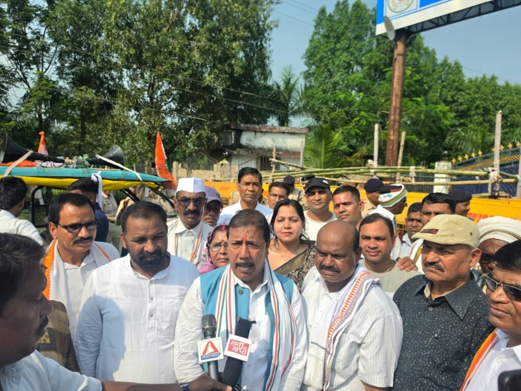 “वोट चोरी” के आरोपों और मुख्य निर्वाचन आयुक्त की गिरफ्तारी की मांग को लेकर कांग्रेस का जंगी प्रदर्शन, कलेक्टोरेट का किया घेराव चौथा स्तंभ || Kshititech