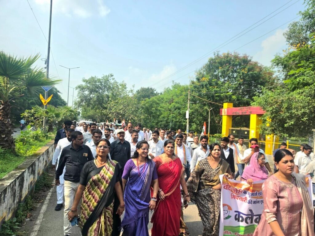 “वोट चोरी” के आरोपों और मुख्य निर्वाचन आयुक्त की गिरफ्तारी की मांग को लेकर कांग्रेस का जंगी प्रदर्शन, कलेक्टोरेट का किया घेराव चौथा स्तंभ || Kshititech
