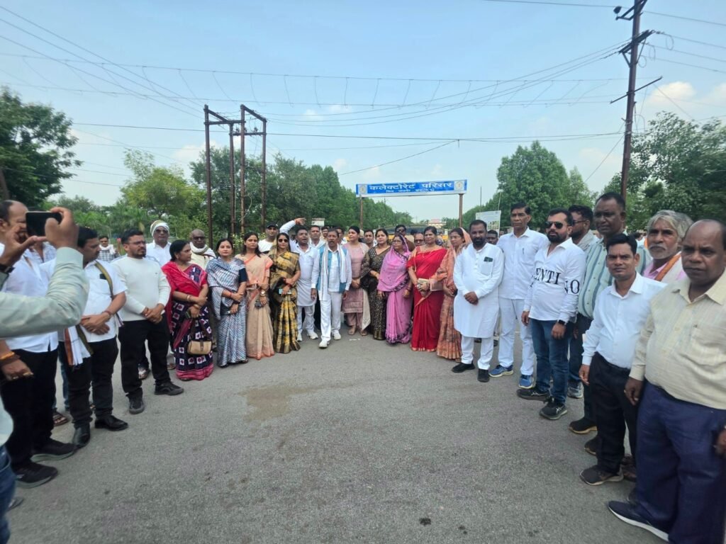“वोट चोरी” के आरोपों और मुख्य निर्वाचन आयुक्त की गिरफ्तारी की मांग को लेकर कांग्रेस का जंगी प्रदर्शन, कलेक्टोरेट का किया घेराव चौथा स्तंभ || Kshititech