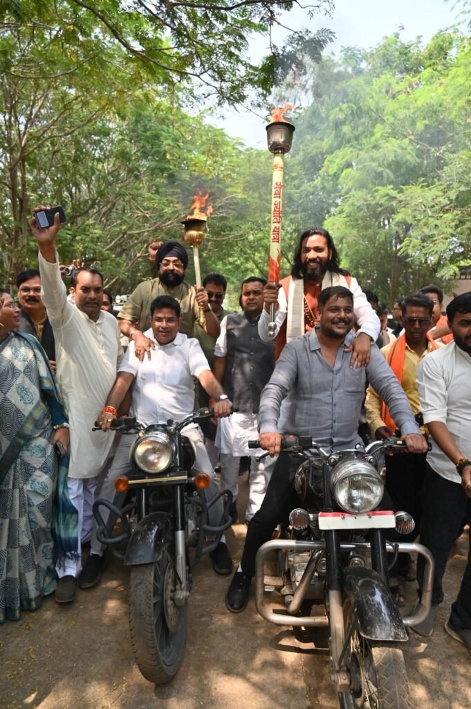 मशाल के साथ निकली ‘सेवा ज्योति, जांजगीर ने लिया 2047 तक विकसित भारत बनाने का संकल्प 5 मशाल के साथ निकली ‘सेवा ज्योति, जांजगीर ने लिया 2047 तक विकसित भारत बनाने का संकल्प चौथा स्तंभ || Kshititech