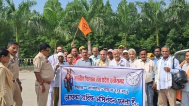 किसानों ने कलेक्ट्रेट में दिया धरना, 1700 करोड़ की लंबित धान बोनस राशि समेत 11 सूत्रीय मांगों को लेकर उठाई आवाज चौथा स्तंभ || Kshititech