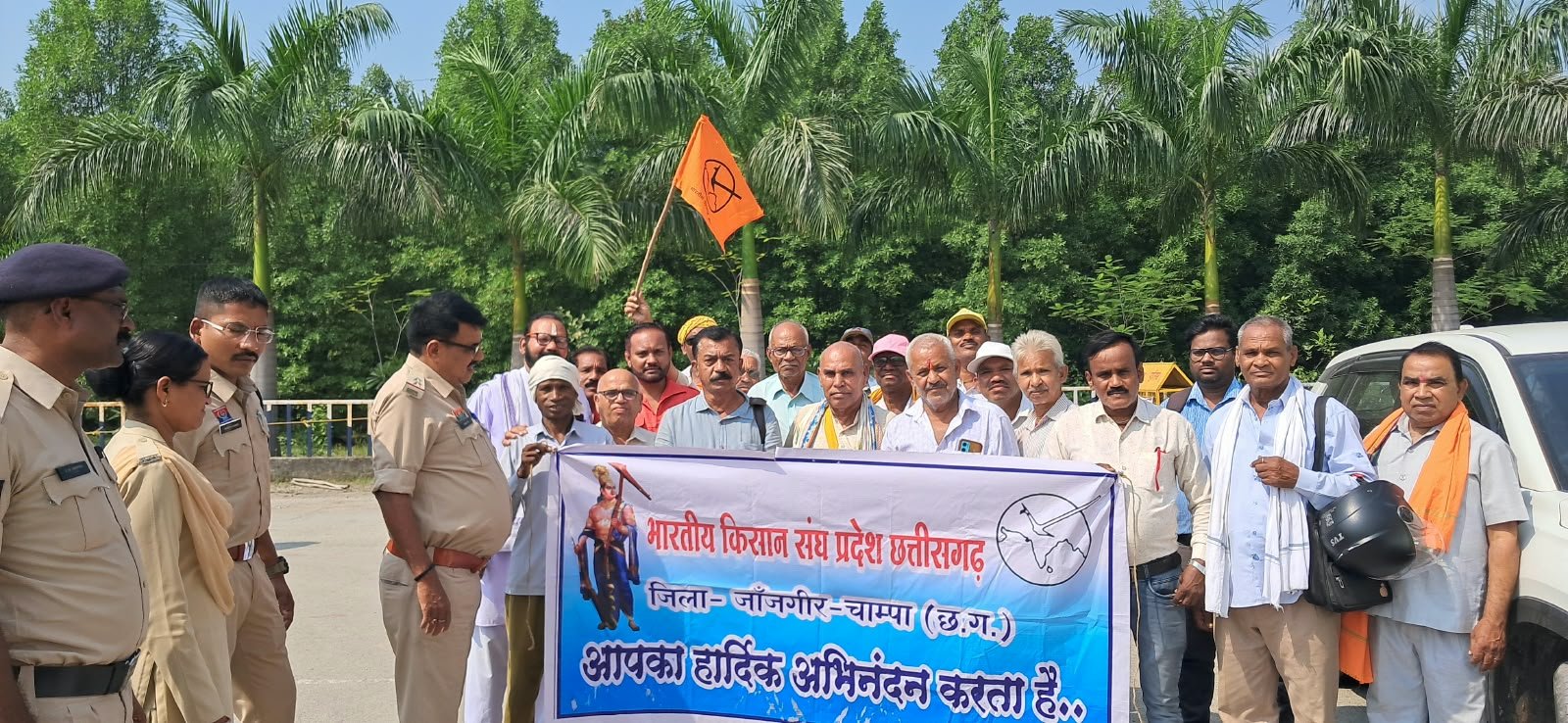 किसानों ने कलेक्ट्रेट में दिया धरना, 1700 करोड़ की लंबित धान बोनस राशि समेत 11 सूत्रीय मांगों को लेकर उठाई आवाज 1 किसानों ने कलेक्ट्रेट में दिया धरना, 1700 करोड़ की लंबित धान बोनस राशि समेत 11 सूत्रीय मांगों को लेकर उठाई आवाज चौथा स्तंभ || Kshititech