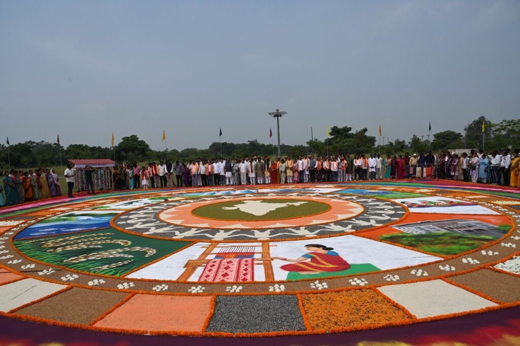 भव्य रंगोली में साकार हुआ विकसित भारत का संकल्प, कोसा कला ने बढ़ाई जांजगीर-चांपा की पहचान चौथा स्तंभ || Kshititech