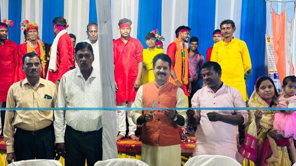 बी.डी. महंत उपनगर में माँ दुर्गा के जगराता में उमड़ा श्रद्धा का सैलाब, इंजी. रवि पाण्डेय ने की पूजा-अर्चना कर की लोगों के सुख समृद्धि और खुशहाली की कामना चौथा स्तंभ || Kshititech